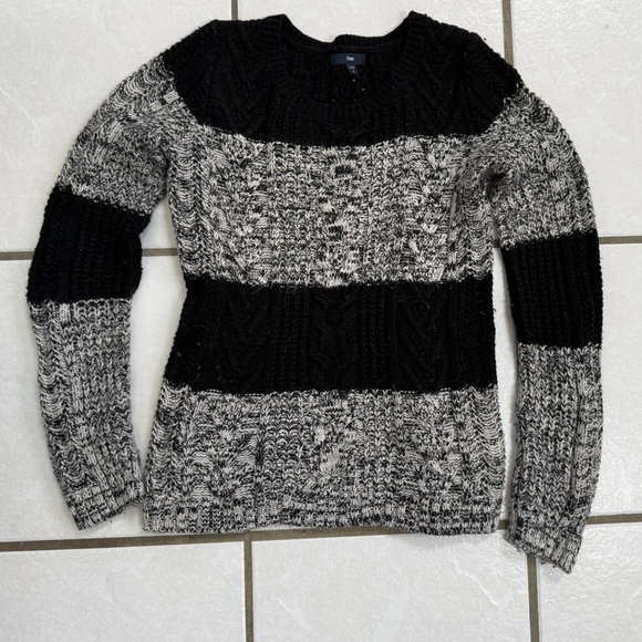 GAP Sweaters - Gap Black and Gray Women's Sweater size Small